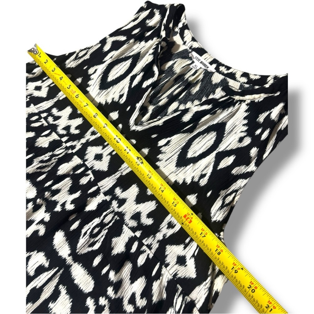 Steve Madden Black and White Aztec Patterned Sleeveless Tiered V-neck Tunic top - Picture 13 of 16